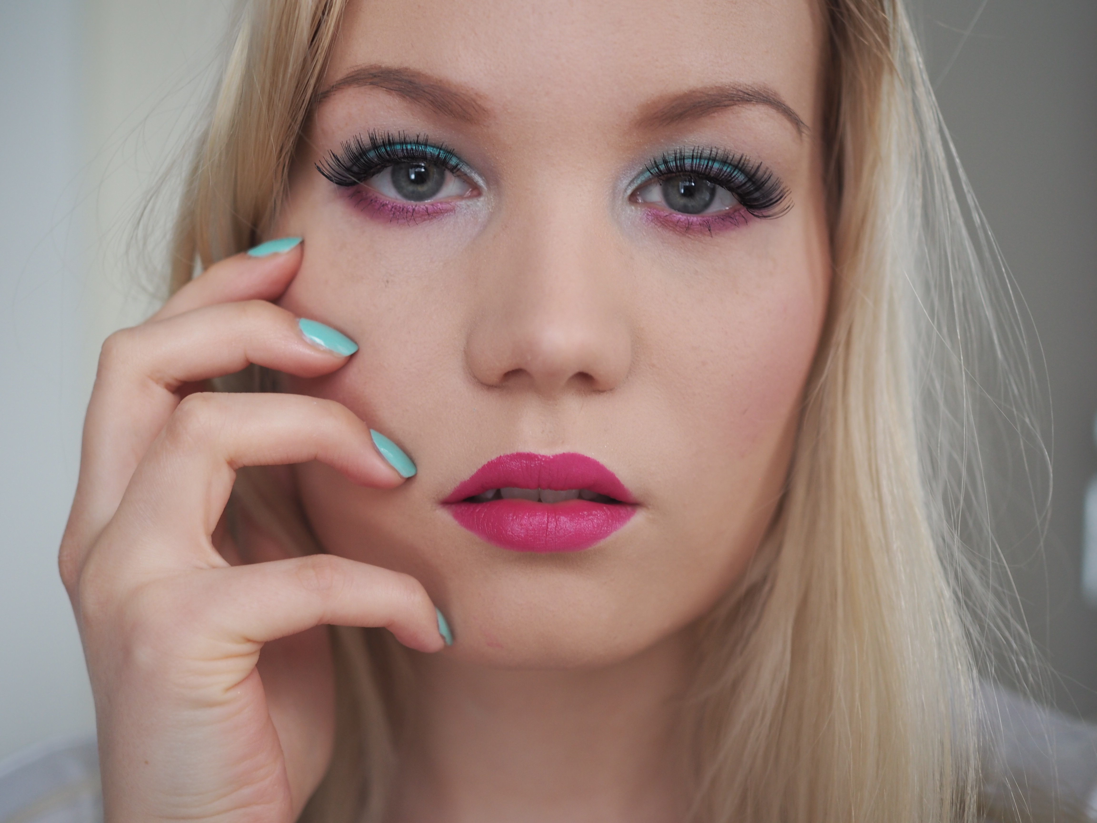 pink turquoise makeup idea