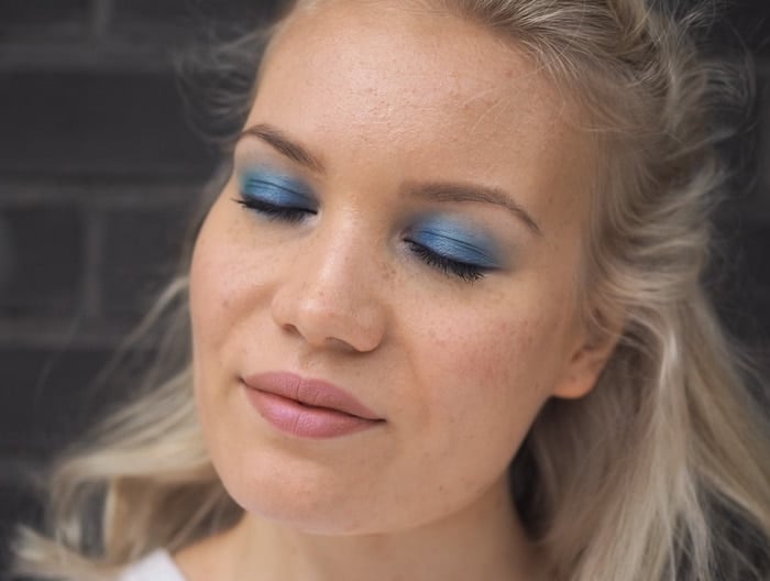 blue smokey eye