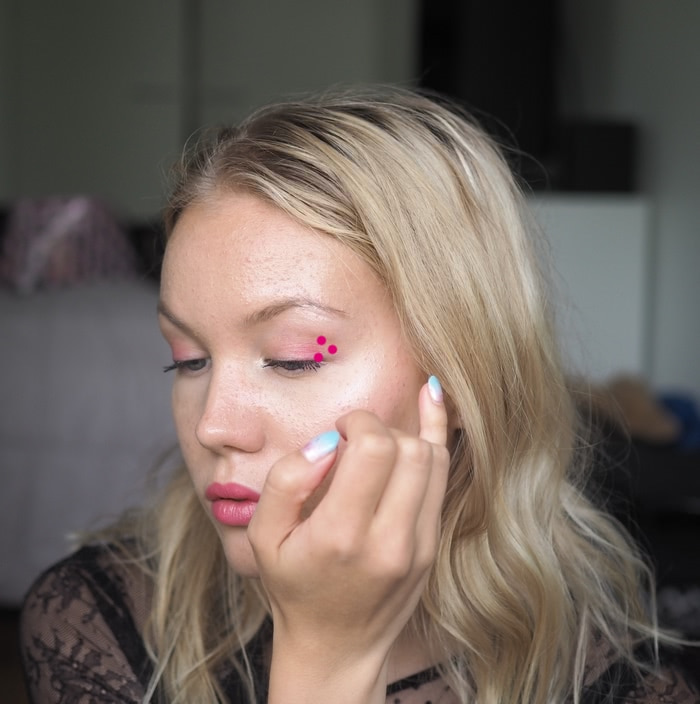 lipstick as eyeshadow