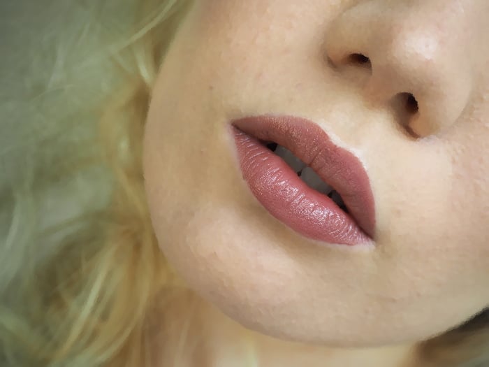 Isadora Berry Brown mauve nude lipstick