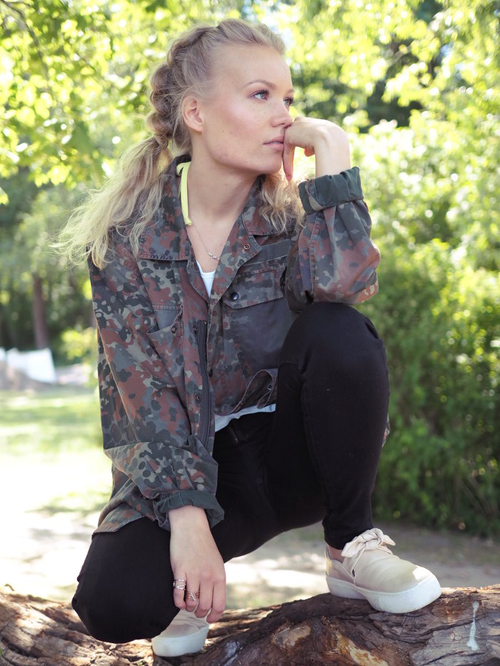 camo jacket outfit