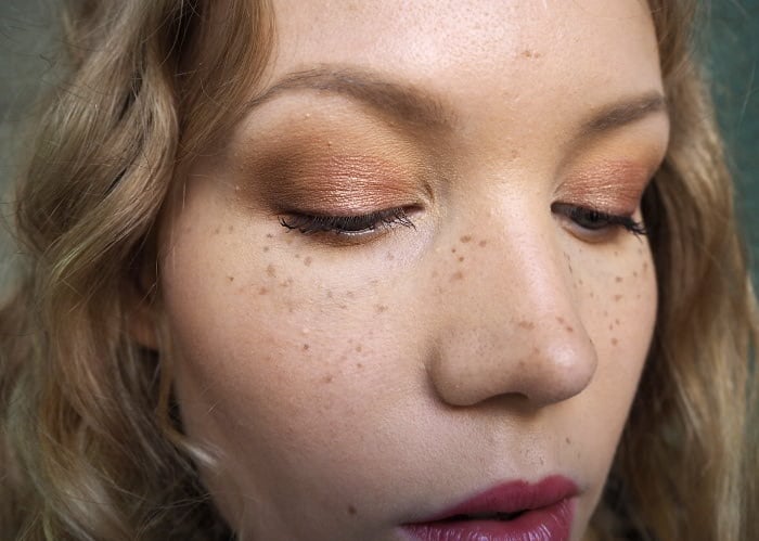 how to fake freckles