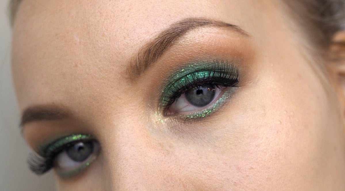 green gold glitter eye makeup