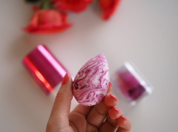 the beautyblender electric violet swirl