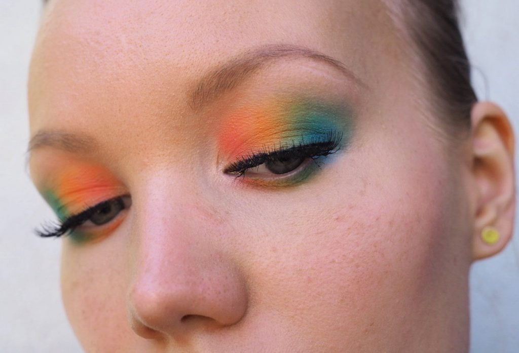 Eyemakeup : Fun Eyeshadow Looks  Rose gold eye makeup, Rainbow