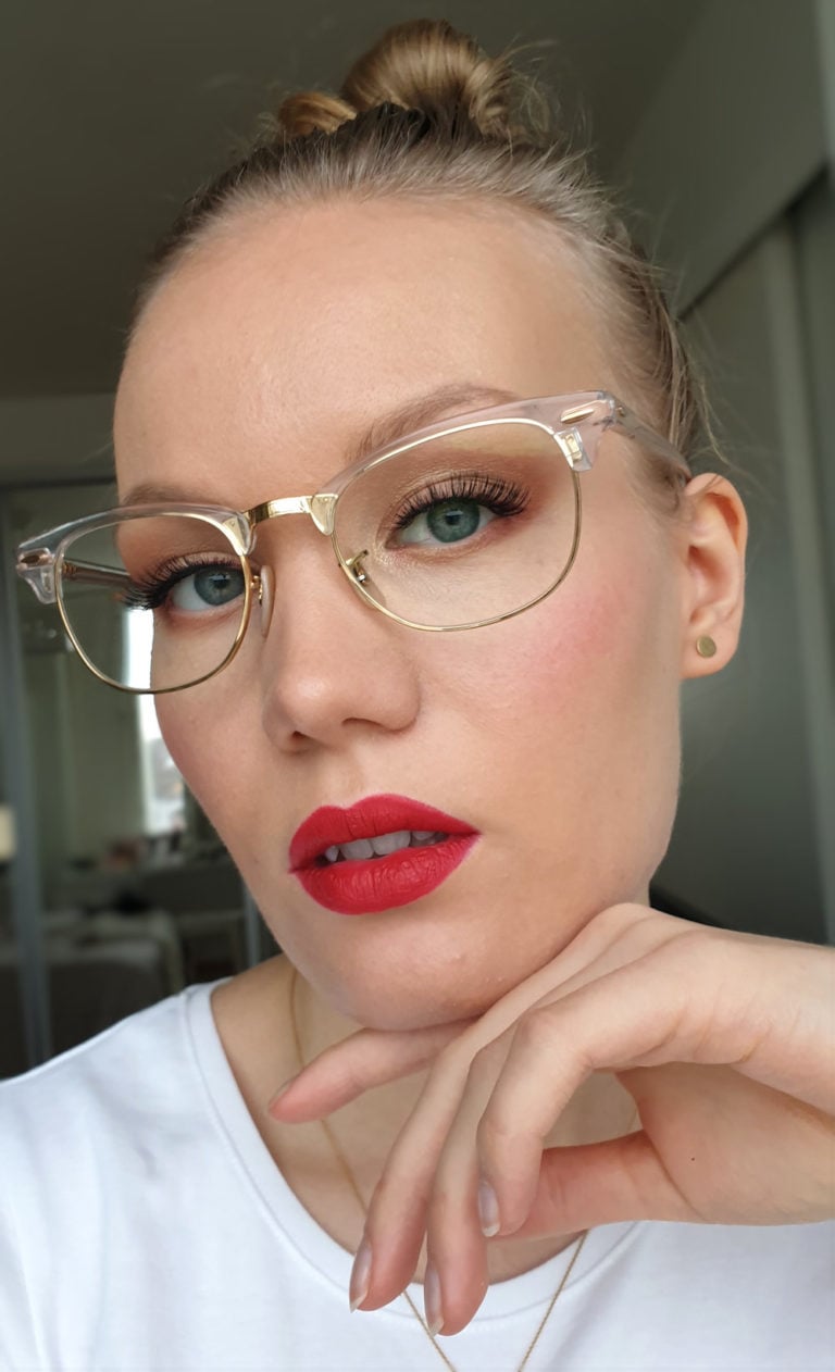 Classic makeup for glasses wearers Charlotta Eve