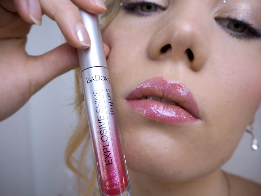 IsaDora explosive shine lip gloss frozen raspberry